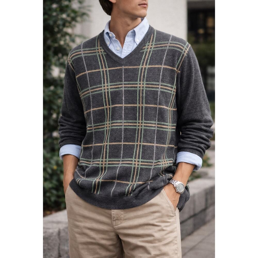 Banana Republic Mens 100% Merino Wool V-Neck Plaid Gray Sweater Size Large